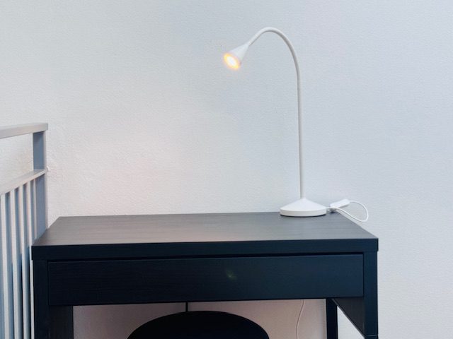 Angolo Smart Working dedicato e scrivania comoda per trasferte aziendali in zona Fondazione Prada.